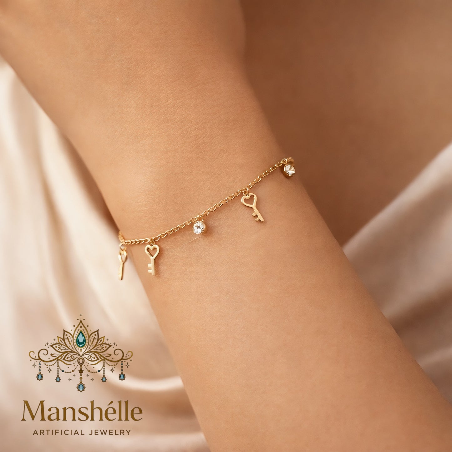 Manshélle - Golden Key Charm Bracelet